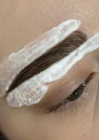 BLEACH EYEBROWS