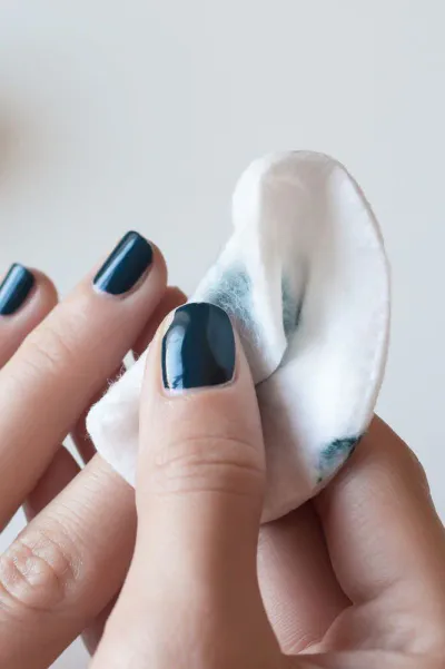 NAIL POLISH REMOVER